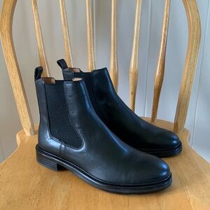 Madewell black leather Chelsea’s boots, black 9.5 GUC